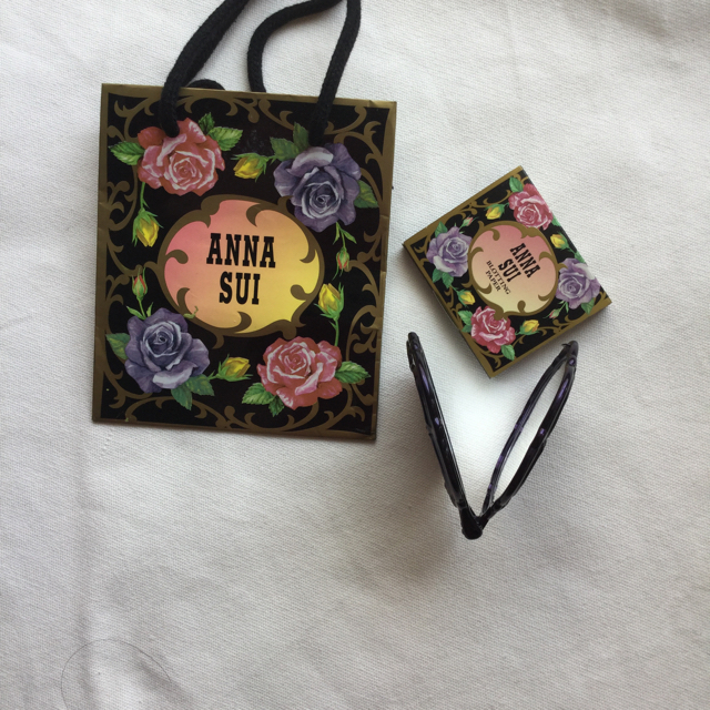 ANNA SUI(アナスイ)のアナスイ・ミラーローズパープル≪限定色≫＋ブロッティングペーパー コスメ/美容のコスメ/美容 その他(その他)の商品写真