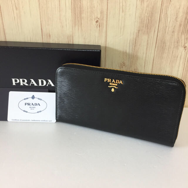 PRADA 長財布