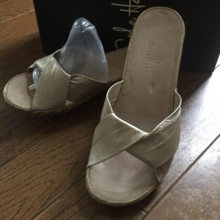 コールハーン(Cole Haan)のコールハーン  ゴールドサンダル  6  (23cm)訳あり(サンダル)