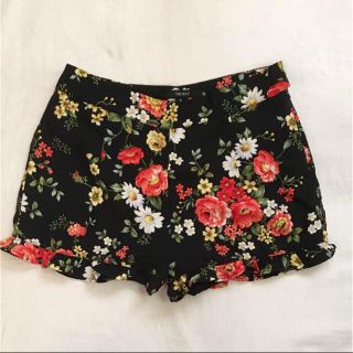 フォーエバートゥエンティーワン(FOREVER 21)のFOREVER21 新品 値下げ♡ ショートパンツ 花柄 xsサイズ(ショートパンツ)