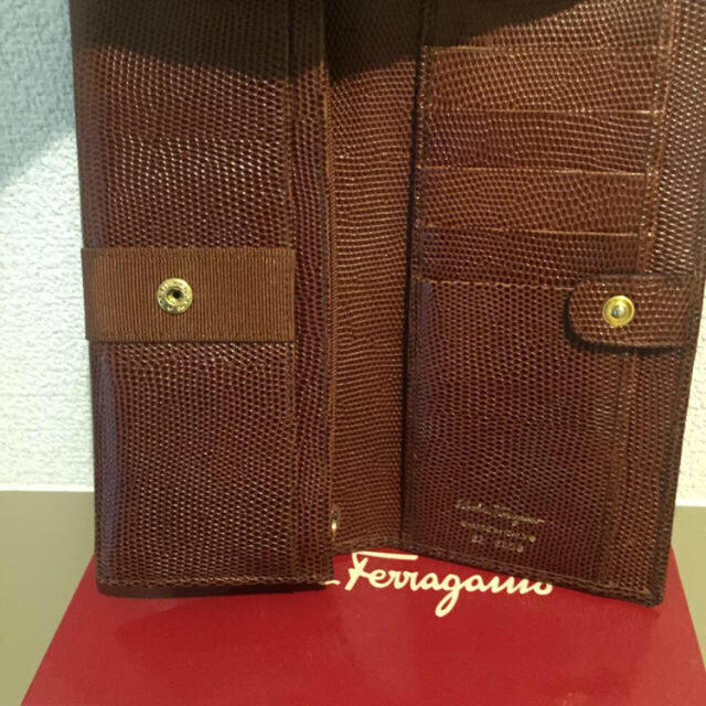 Ferragamo(フェラガモ)のフェラガモ ヴァラ リボン 長財布 美品 レディースのファッション小物(財布)の商品写真