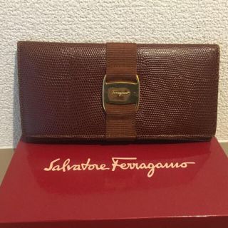 フェラガモ(Ferragamo)のフェラガモ ヴァラ リボン 長財布 美品(財布)