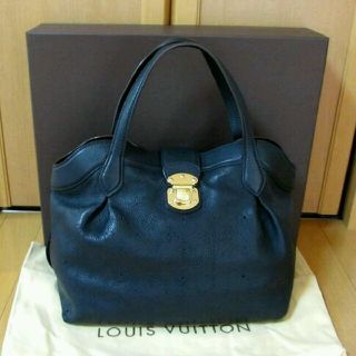 ルイヴィトン(LOUIS VUITTON)の最終値下げ!!定価３５万円超美品❤ルイヴィトン   マヒナ   シールスPM❤(ハンドバッグ)