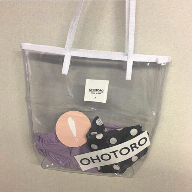 OHOTORO(オオトロ)のohotoro ステッカー付 クリアバッグ  トートバッグ レディースのバッグ(トートバッグ)の商品写真