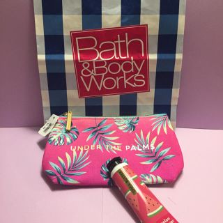 バスアンドボディーワークス(Bath & Body Works)の★最終値下げ★Bath and Body Works ポーチ & クリーム(ハンドクリーム)