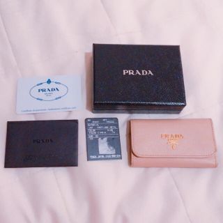 プラダ(PRADA)のプラダ♡キーケース♡人気色♡ピンクベージュ♡送料込！証明カード付☆早い者勝ち☆(キーケース)