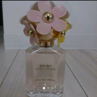 マークバイマークジェイコブス(MARC BY MARC JACOBS)のMARC JACOBS☆DAISY　香水(香水(女性用))