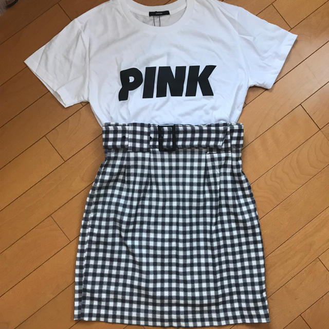 EMODA(エモダ)の新品未使用♡EMODATシャツスカートセット♡ レディースのトップス(Tシャツ(半袖/袖なし))の商品写真