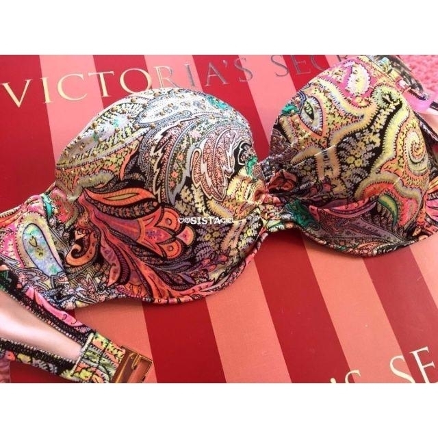 Victoria's Secret(ヴィクトリアズシークレット)のヴィクトリアシークレット ペイズリー プッシュアップ バンドゥ 水着 ビキニ レディースの水着/浴衣(水着)の商品写真