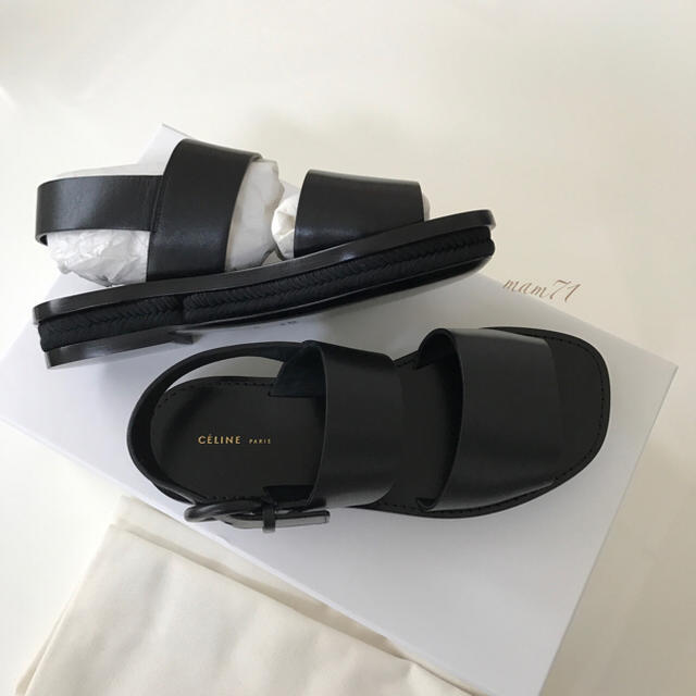 celine(セリーヌ)の新品タグ【CELINE】モノクロームフラットサンダル 35 レディースの靴/シューズ(サンダル)の商品写真