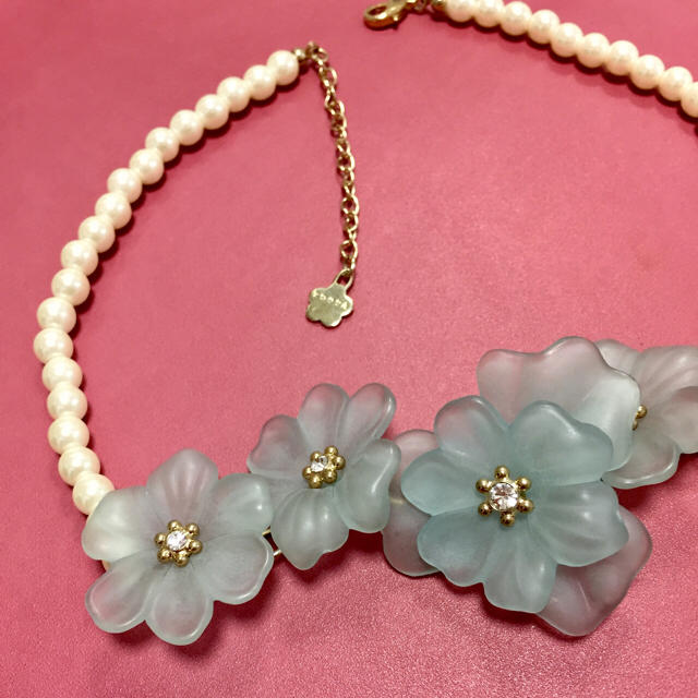 TOCCA(トッカ)のトッカフラワーパールネックレス♡⃛ レディースのアクセサリー(ネックレス)の商品写真