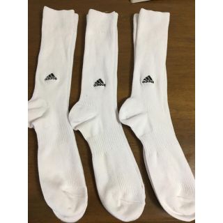 アディダス(adidas)のアディダスメンズロングソックス白 未使用 洗濯のみ(ソックス)