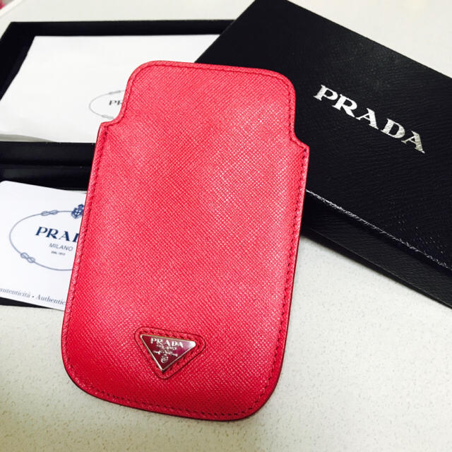 PRADA(プラダ)のPradaスマホケース スマホ/家電/カメラのスマホアクセサリー(モバイルケース/カバー)の商品写真