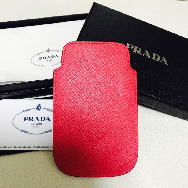 PRADA(プラダ)のPradaスマホケース スマホ/家電/カメラのスマホアクセサリー(モバイルケース/カバー)の商品写真