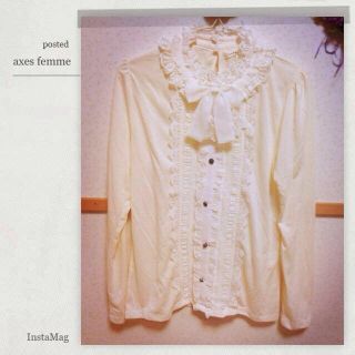 アクシーズファム(axes femme)のリボン付きトップス(Tシャツ(長袖/七分))