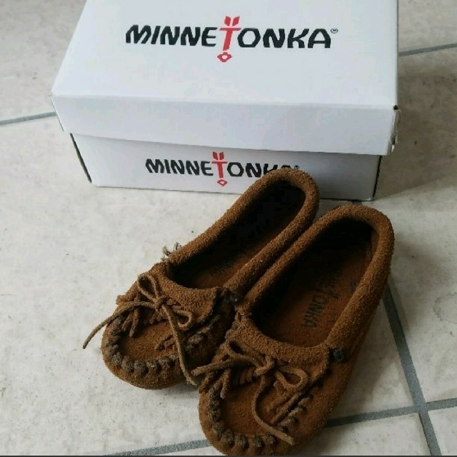 Minnetonka(ミネトンカ)のミネトンカ　モカシン
サイズ9 キッズ/ベビー/マタニティのキッズ靴/シューズ(15cm~)(その他)の商品写真