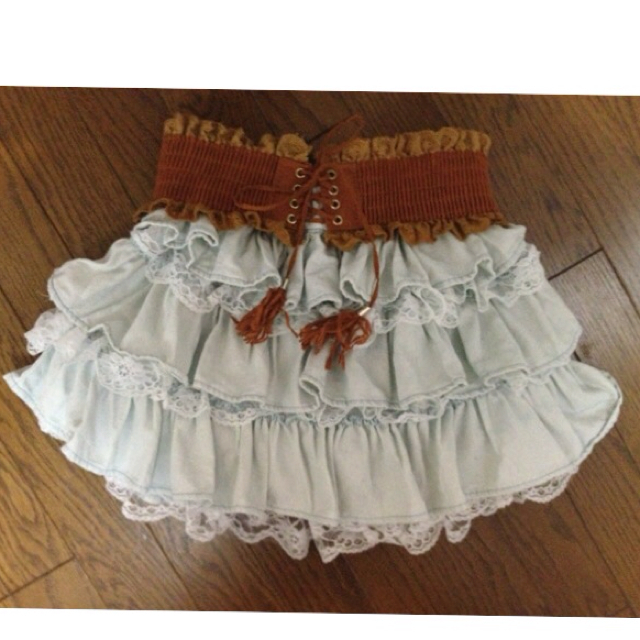 SPIGA(スピーガ)のハイウエスト ベルト付きフリルスカート レディースのスカート(ミニスカート)の商品写真