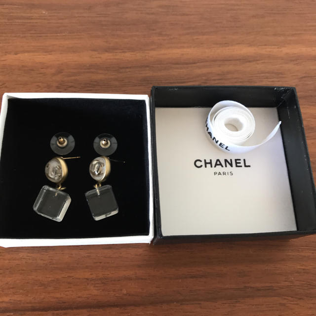 ピアス(両耳用)お値下げ致しました　CHANEL 正規店購入　エナメルハートピアス