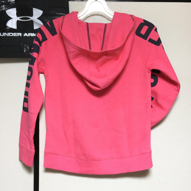 UNDER ARMOUR(アンダーアーマー)のトレーナー パーカー アンダーアーマー 140 キッズ/ベビー/マタニティのキッズ服女の子用(90cm~)(Tシャツ/カットソー)の商品写真