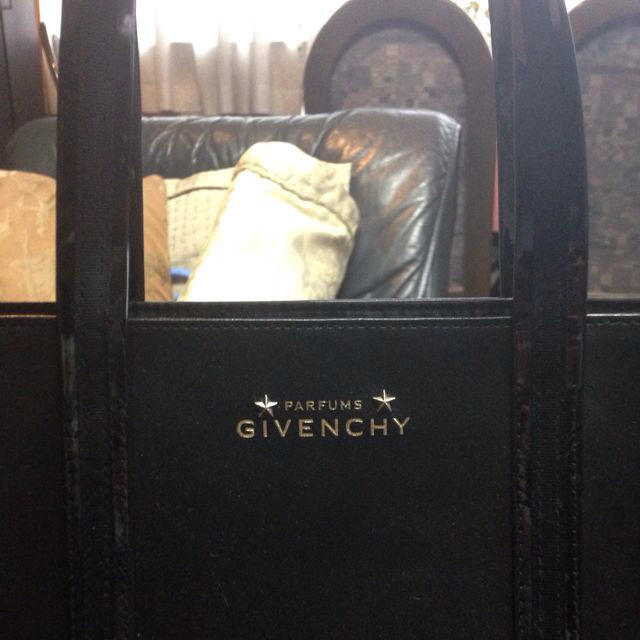 GIVENCHY(ジバンシィ)のgivenchy ノベルティートート レディースのバッグ(トートバッグ)の商品写真