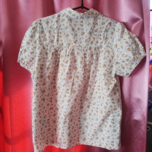 花柄●シャツ●パフ袖 レディースのトップス(シャツ/ブラウス(半袖/袖なし))の商品写真