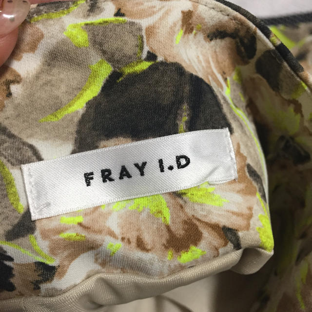 FRAY I.D(フレイアイディー)のFRAY I . D 総柄フラワーパンツ レディースのパンツ(クロップドパンツ)の商品写真