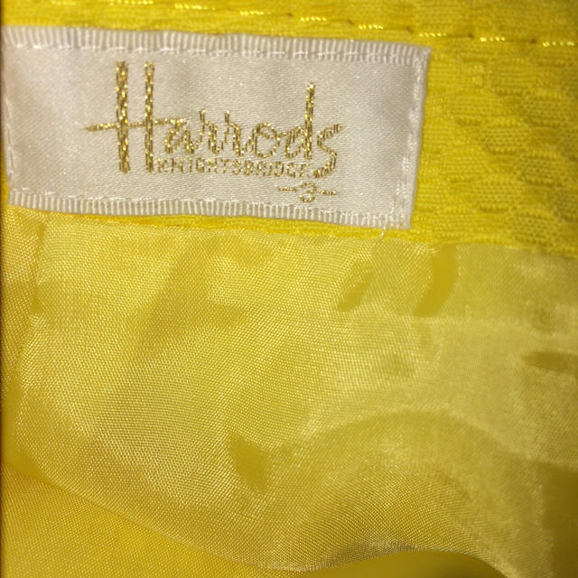 Harrods(ハロッズ)のよっぴー様専用 ハロッズ 黄色 タイトスカート レディースのスカート(ひざ丈スカート)の商品写真