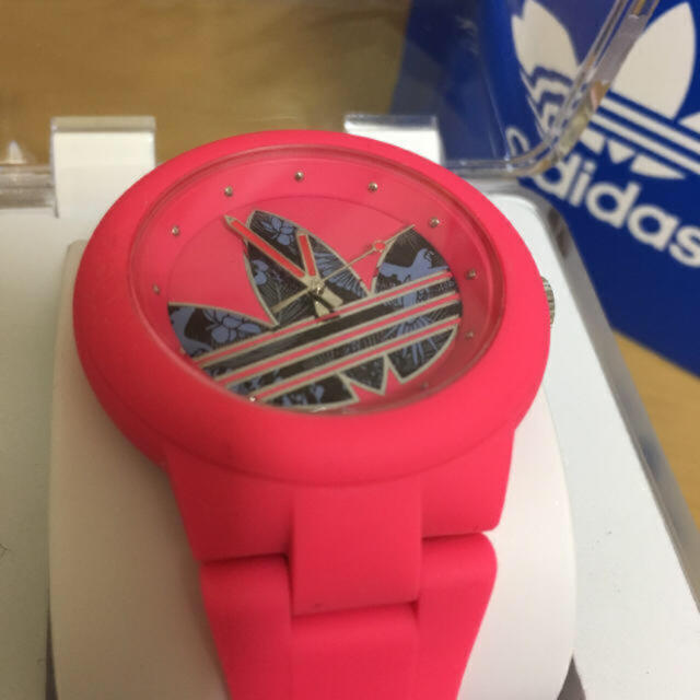 adidas(アディダス)の「専用」adidas腕時計 レディースのファッション小物(腕時計)の商品写真
