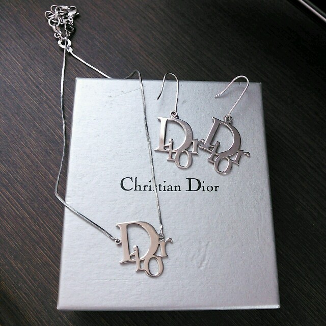 Christian Dior(クリスチャンディオール)のChristian　Dior　３点セット レディースのアクセサリー(ピアス)の商品写真