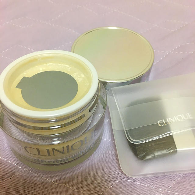 CLINIQUE(クリニーク)の【未使用】Clinique ダーマホワイト ブライトニング ルースパウダー コスメ/美容のベースメイク/化粧品(フェイスパウダー)の商品写真