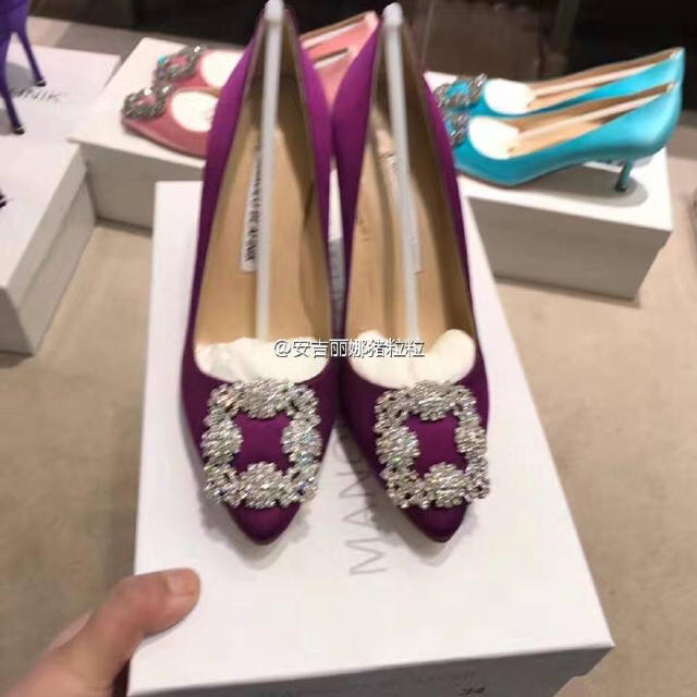 MANOLO BLAHNIK(マノロブラニク)のMANOLO BLAHNIK ヒール レディースの靴/シューズ(ハイヒール/パンプス)の商品写真