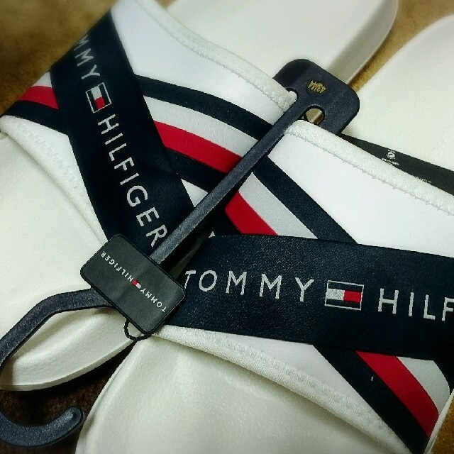 TOMMY HILFIGER(トミーヒルフィガー)の新品未使用 24.5〜25㎝ トミーヒルフィガー サンダル レディースの靴/シューズ(サンダル)の商品写真