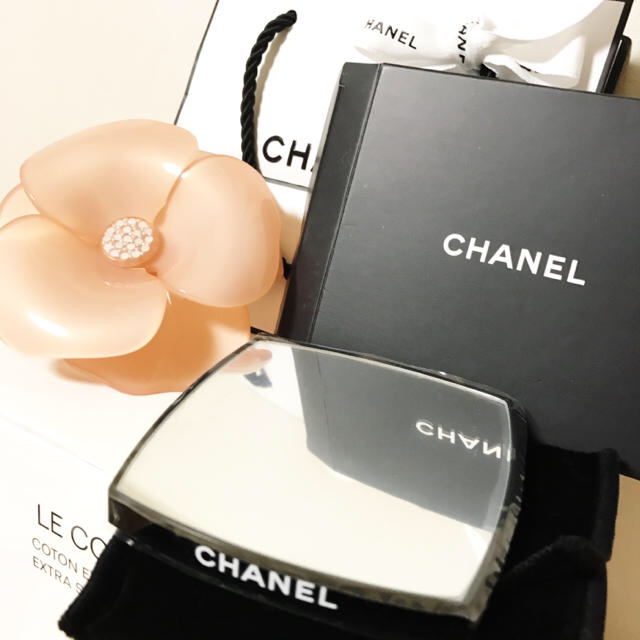 CHANEL(シャネル)の新品✨シャネル  鏡 コスメ/美容のコスメ/美容 その他(その他)の商品写真