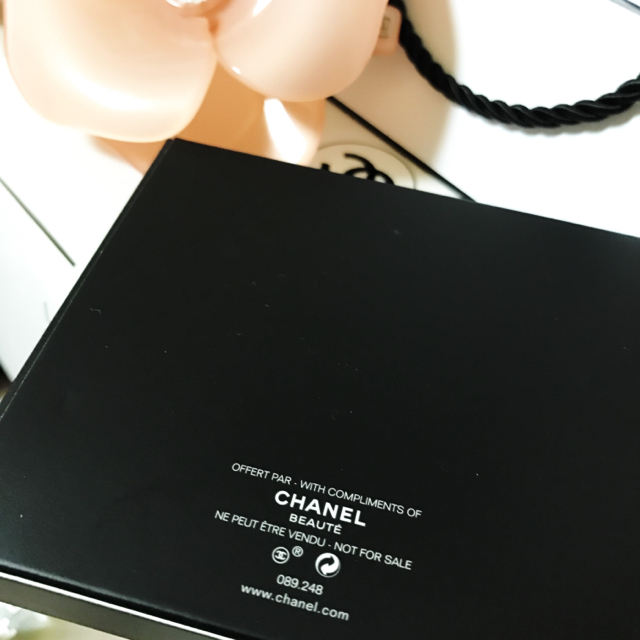 CHANEL(シャネル)の新品✨シャネル  鏡 コスメ/美容のコスメ/美容 その他(その他)の商品写真