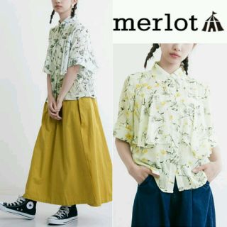 メルロー(merlot)の今季新作♡メルロー ブラウス 水彩花 アイボリー(シャツ/ブラウス(半袖/袖なし))