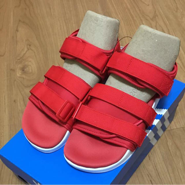 adidas(アディダス)の☆お値下げ☆新品☆adidas アディレッタ サンダル レッド25.5cm レディースの靴/シューズ(サンダル)の商品写真