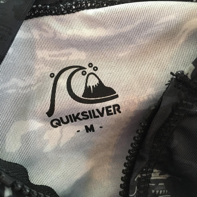 QUIKSILVER(クイックシルバー)のQUICKsilverラッシュガードmen's メンズの水着/浴衣(その他)の商品写真