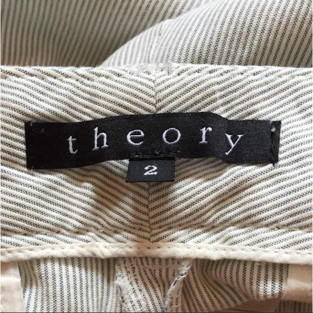 theory(セオリー)の売り切り！セオリーの膝丈ショートパンツ レディースのパンツ(ショートパンツ)の商品写真