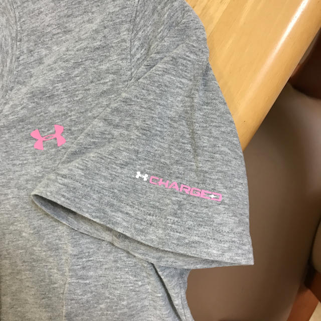 UNDER ARMOUR(アンダーアーマー)のTシャツ レディースのトップス(Tシャツ(半袖/袖なし))の商品写真