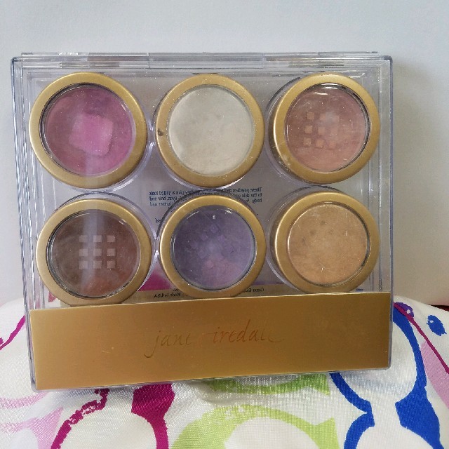 jane iredale(ジェーンアイルデール)のジェーンアイルデール‼24カラットゴールド配合のパウダー‼ コスメ/美容のベースメイク/化粧品(フェイスパウダー)の商品写真