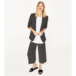 ザラ(ZARA)のZARA ドット ワイドパンツ M(カジュアルパンツ)