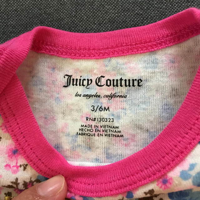 Juicy Couture(ジューシークチュール)のまり様専用です送料無料新品ジューシークチュールロンパース3-6month キッズ/ベビー/マタニティのベビー服(~85cm)(ロンパース)の商品写真