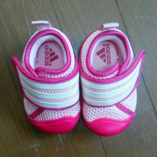 adidas(アディダス)のadidas　ベビーシューズ　ピンク11.0㎝ キッズ/ベビー/マタニティのベビー靴/シューズ(~14cm)(その他)の商品写真