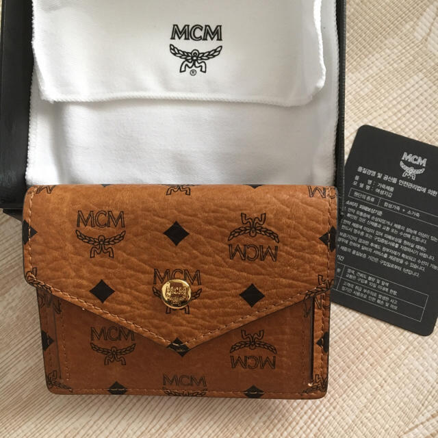 MCM(エムシーエム)のりゅーさん様専用 MCM 財布 保存袋・箱付 レディースのファッション小物(財布)の商品写真