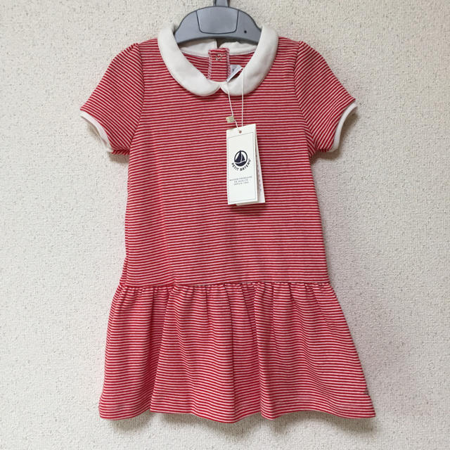 PETIT BATEAU(プチバトー)の【Bruno様専用】新品 プチバトー ミラレ衿つき半袖ワンピース 赤 36m キッズ/ベビー/マタニティのキッズ服女の子用(90cm~)(ワンピース)の商品写真