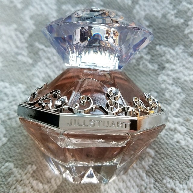 JILL by JILLSTUART(ジルバイジルスチュアート)のジル バイ　ジルスチュアート　オード トワレ 50ml コスメ/美容の香水(香水(女性用))の商品写真