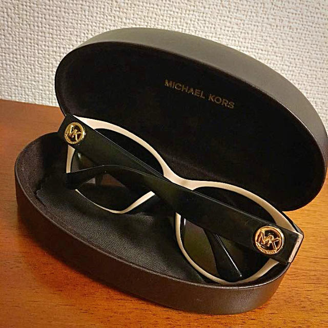 Michael Kors(マイケルコース)のMICHAEL KORS サングラス【ケース付】 レディースのファッション小物(サングラス/メガネ)の商品写真