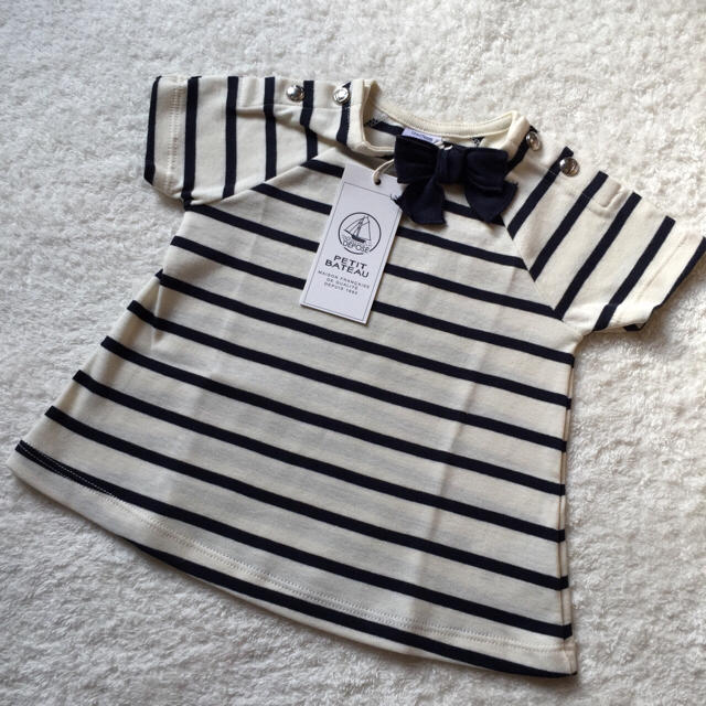 PETIT BATEAU(プチバトー)の☆SALE☆ 新品 プチバトー♡マリニエールリボン付半袖カットソー 18m 81 キッズ/ベビー/マタニティのベビー服(~85cm)(シャツ/カットソー)の商品写真