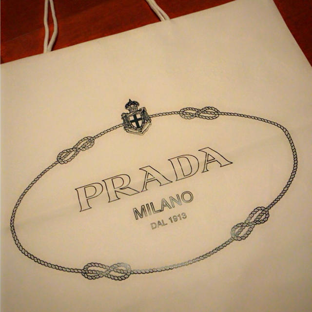 PRADA(プラダ)の【PRADA】プラダ ショップ袋 特大サイズ ショッパー リボン付き レディースのバッグ(ショップ袋)の商品写真