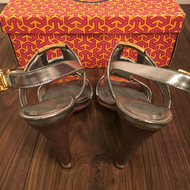 Tory Burch(トリーバーチ)のトリーバーチ サンダル シルバー レディースの靴/シューズ(サンダル)の商品写真
